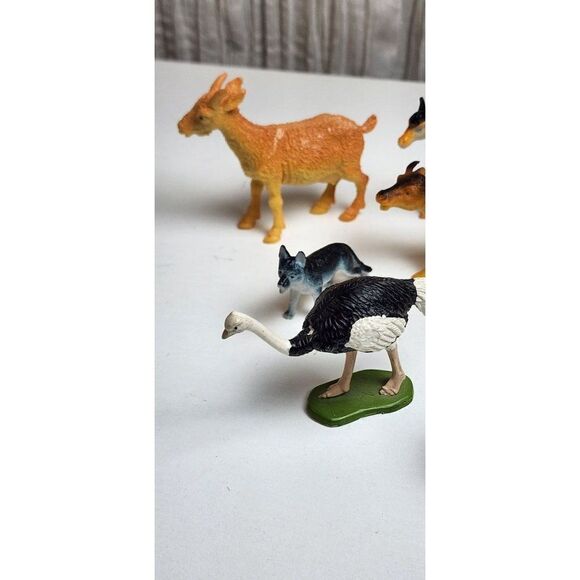 Set of 9 Plastic Farm Animals, Replacement pieces - Picture 4 of 8